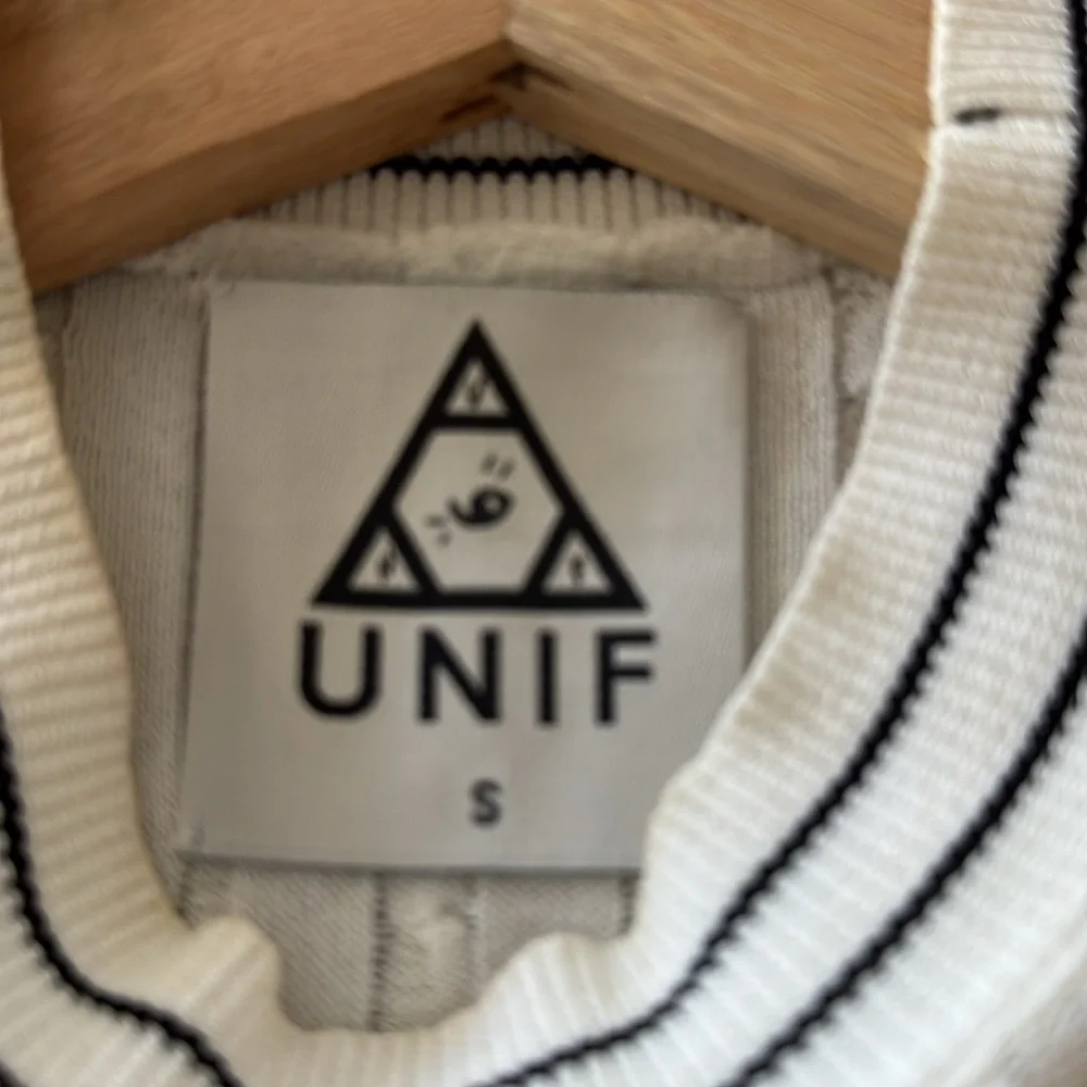 Unif Sleeveless Sweater Vest. - Picture 5 of 7